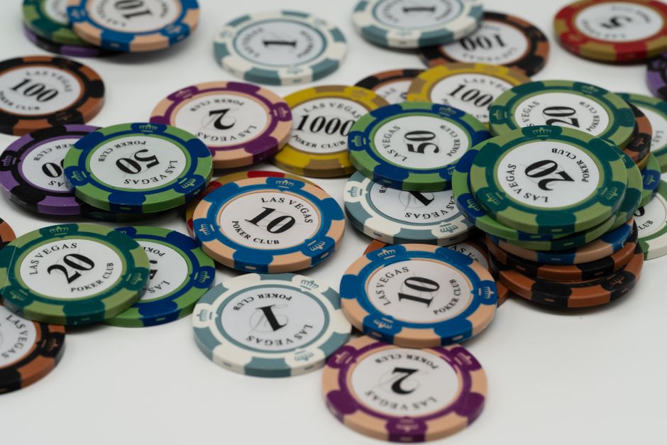 The Real Differences Between Slots, Poker, and Sports Betting